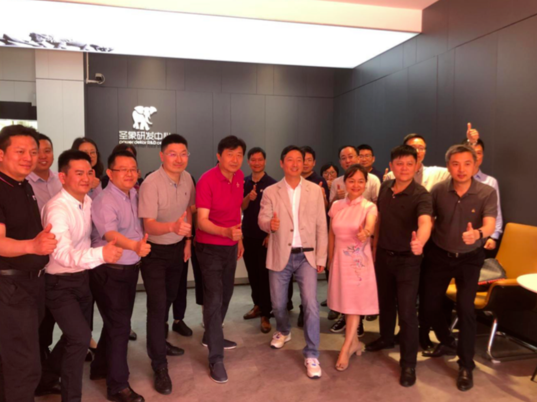 圣象研發(fā)，科技驅動——圣象研發(fā)中心新實驗工廠開工典禮，暨首片樣板下線儀…